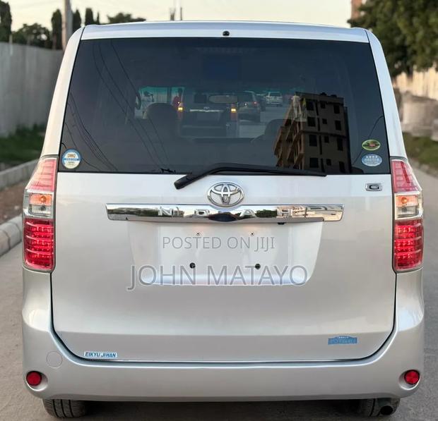 Toyota Noah 2008 Silver