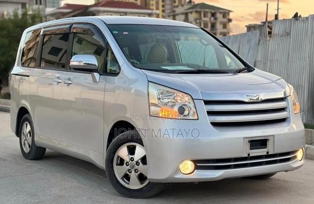 Toyota Noah 2008 Silver