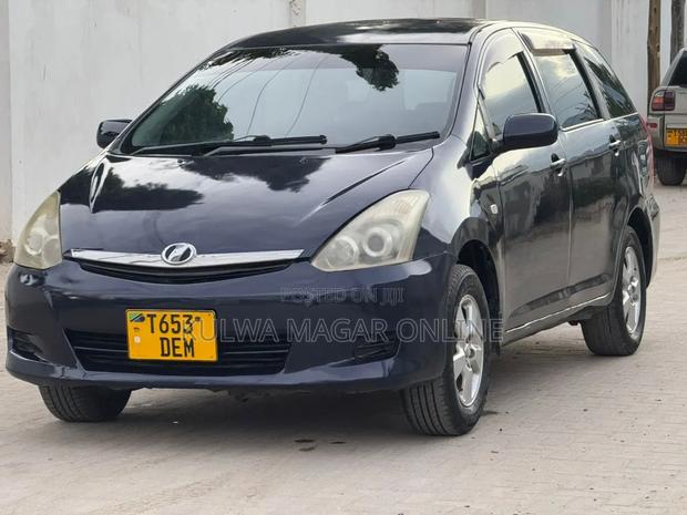 Toyota Wish 2005 Blue