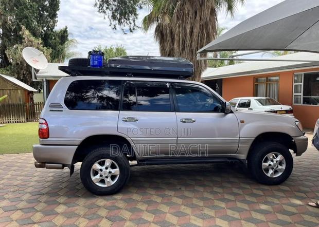 Toyota Land Cruiser 2003 Gray