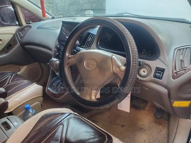 Toyota Harrier 2001 White