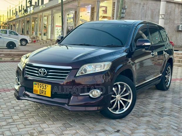Toyota Vanguard 2012 Maroon