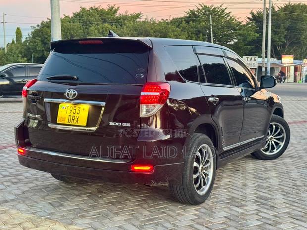 Toyota Vanguard 2012 Maroon