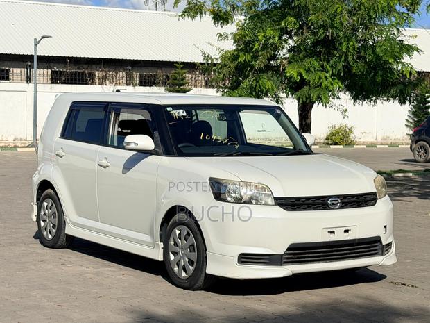 Toyota Corolla Rumion 2010 White