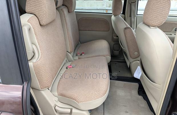 Toyota Sienta 2011 Brown