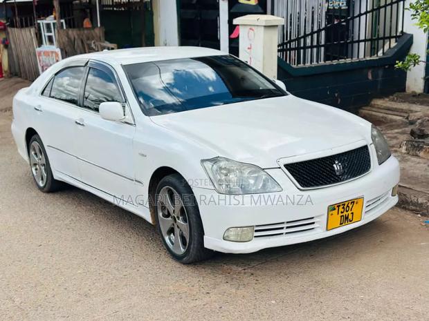 Toyota Crown 2007 White