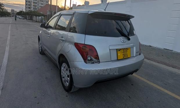 Toyota IST 2004 Silver