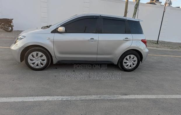 Toyota IST 2004 Silver