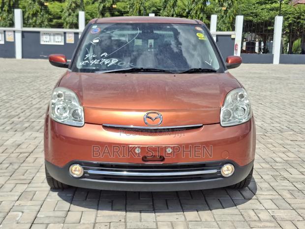 Mazda Verisa 2010 Orange