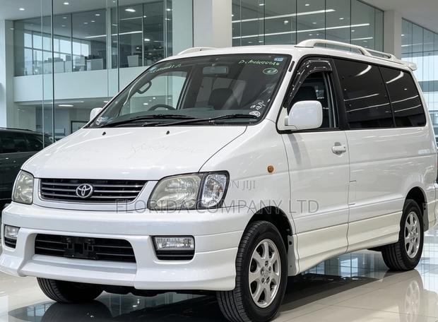 Toyota LiteAce Noah 2000 White