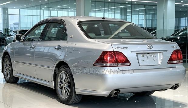 Toyota Crown Royale 2005 Silver