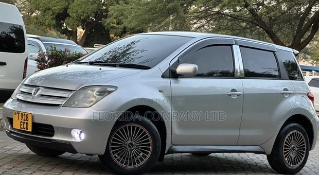 Toyota IST 2004 Silver