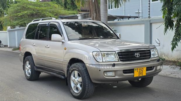 Toyota Land Cruiser 1998 Gray
