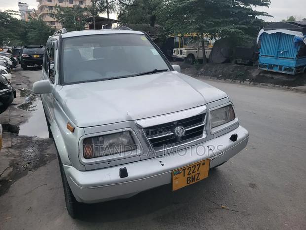 Suzuki Escudo 2003 Silver