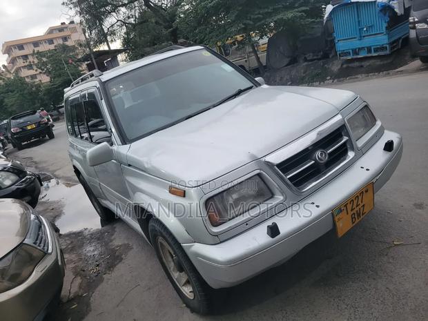Suzuki Escudo 2003 Silver