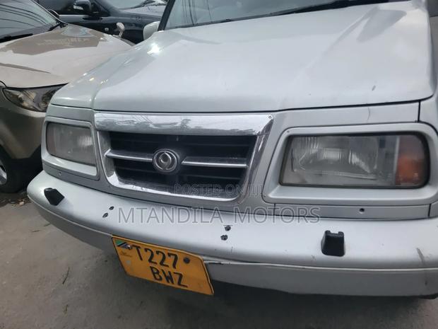 Suzuki Escudo 2003 Silver