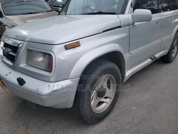 Suzuki Escudo 2003 Silver