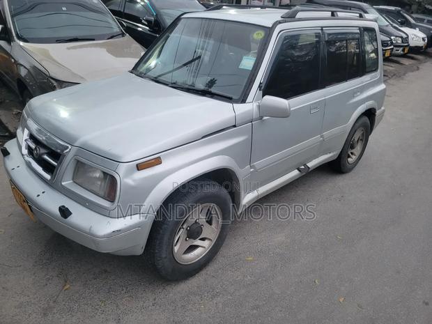 Suzuki Escudo 2003 Silver