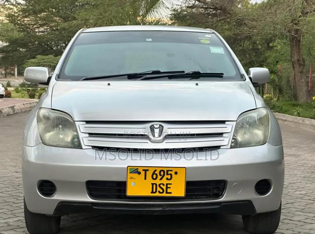 Toyota IST 2003 Silver
