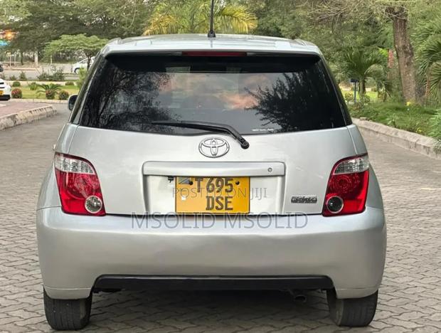 Toyota IST 2003 Silver