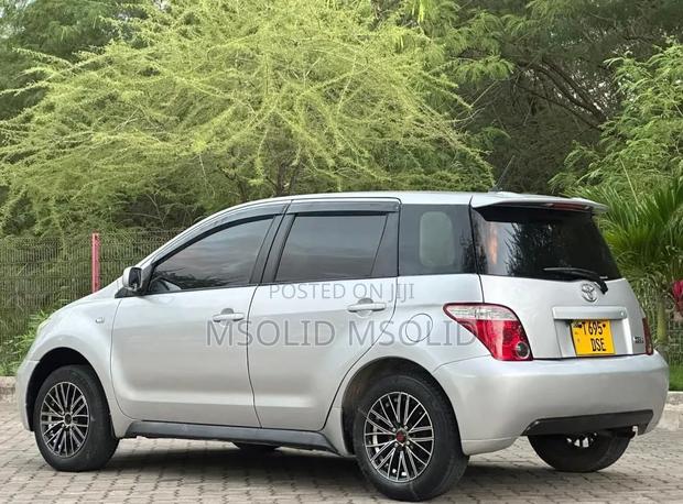 Toyota IST 2003 Silver