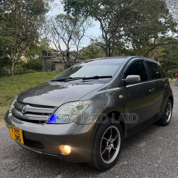 Toyota IST 2004 Gray