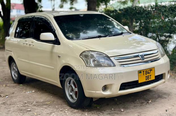 Toyota Raum 2006 Beige
