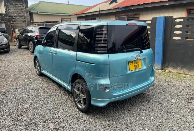 Toyota Sienta 2005 Blue
