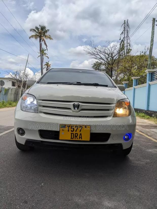 Toyota IST 2005 White
