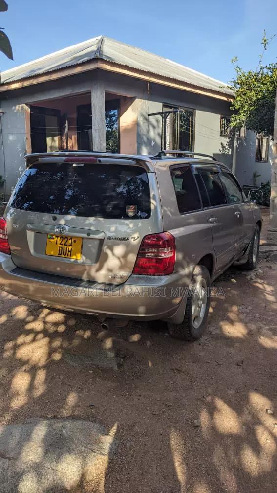 Toyota Kluger 2005 Gold