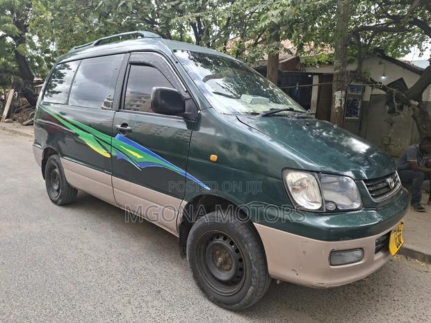 Toyota Noah 2.0 AWD (8 Seater) 2005 Green
