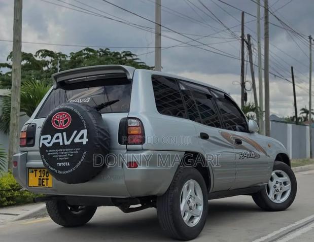 Toyota RAV4 1999 White