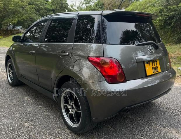 Toyota IST 2004 Gray