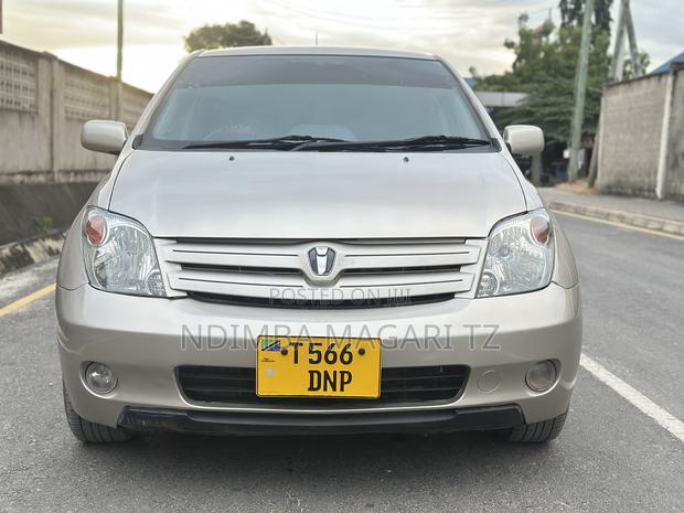 Toyota IST 2004 Beige