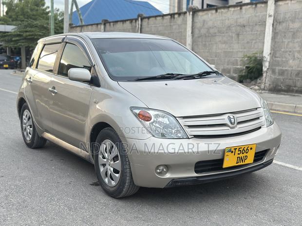 Toyota IST 2004 Beige