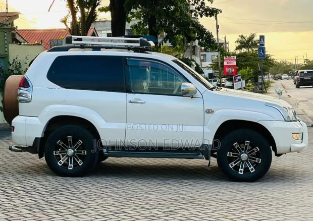 Toyota Land Cruiser Prado 2006 White