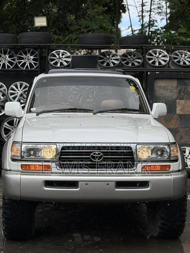 Toyota Land Cruiser 1998 White