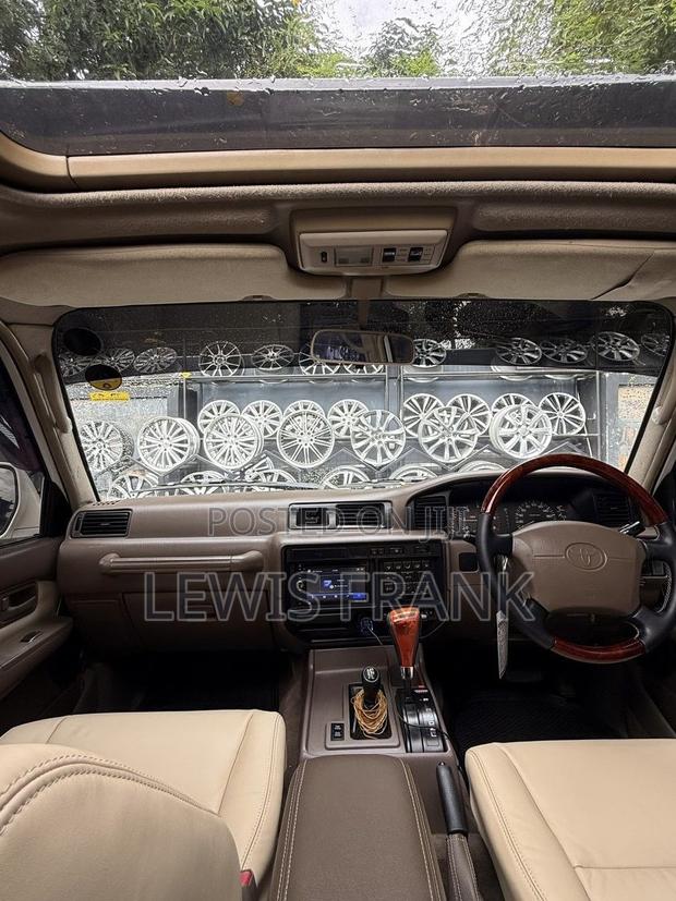 Toyota Land Cruiser 1998 White