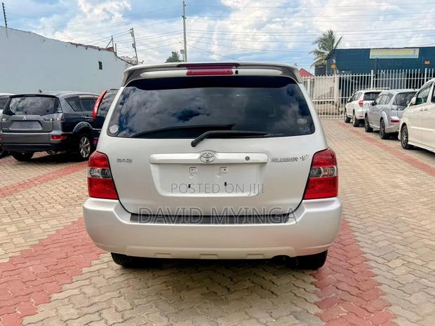 Toyota Kluger 2004 Silver