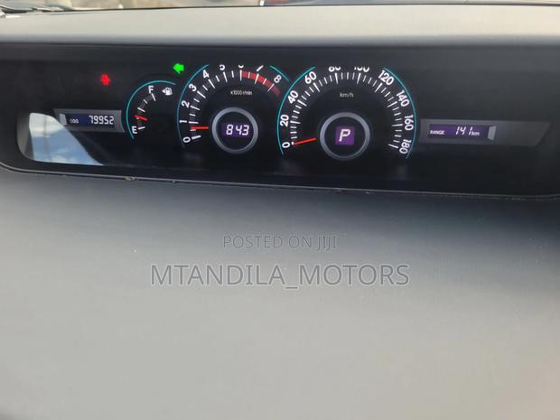 Toyota Noah 2.0 143hp AWD (7 Seater) 2009 Gray