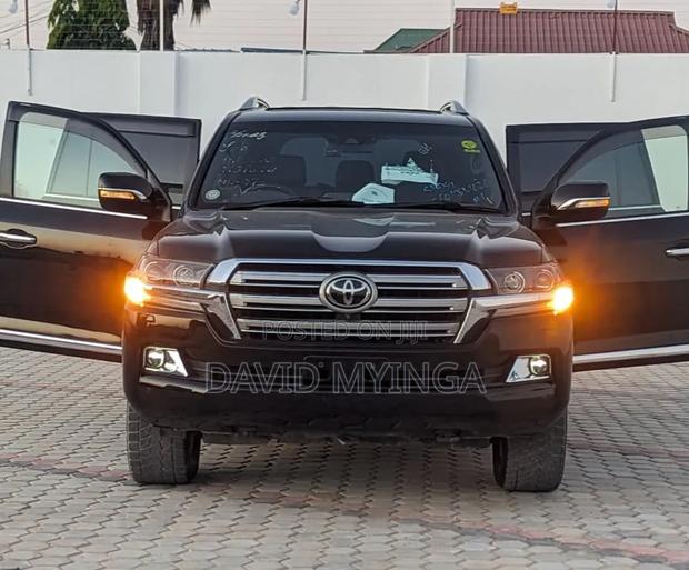 Toyota Land Cruiser 2017 Black