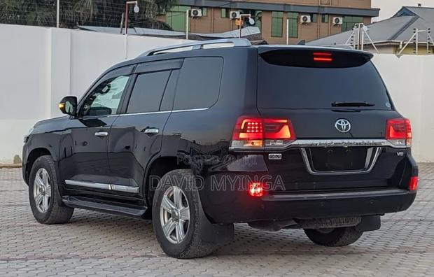 Toyota Land Cruiser 2017 Black