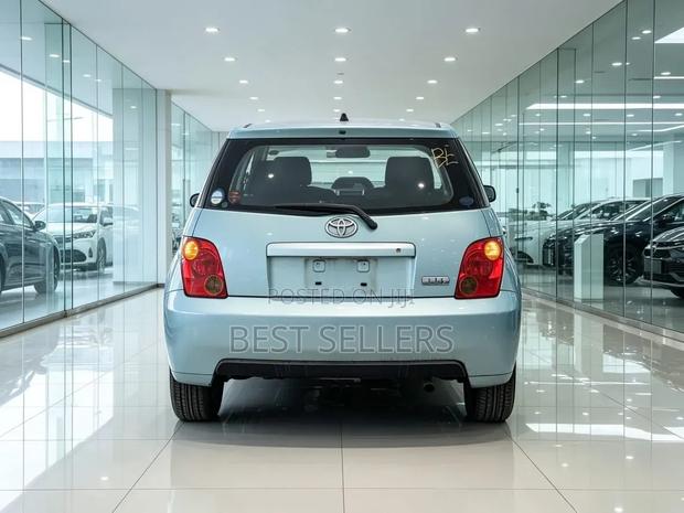 Toyota IST 2003