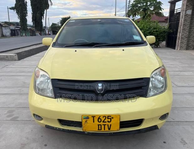 Toyota IST 2003 Yellow