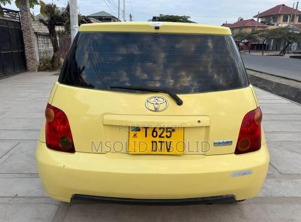 Toyota IST 2003 Yellow