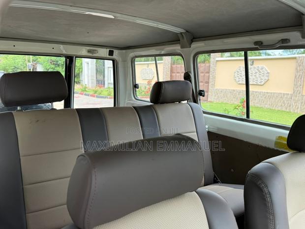 Toyota Land Cruiser 2005 White