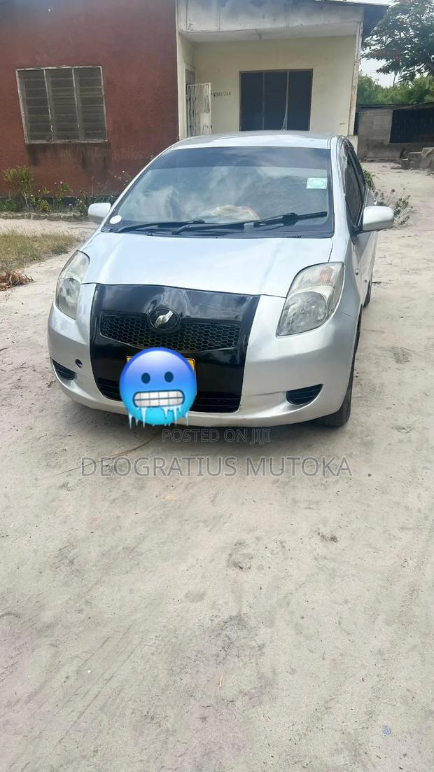 Toyota Vitz 2005 Silver