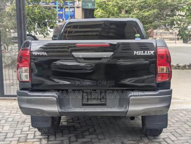 Toyota Hilux 2020 Black