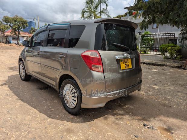 Toyota Ractis 2007 Gray