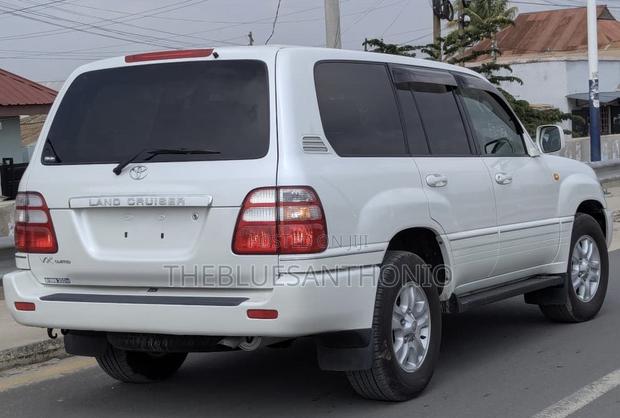 Toyota Land Cruiser 2005 Pearl
